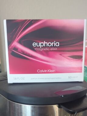 Calvin Klein Euphoria Magnetic Elixir - Pink and Black Packaging